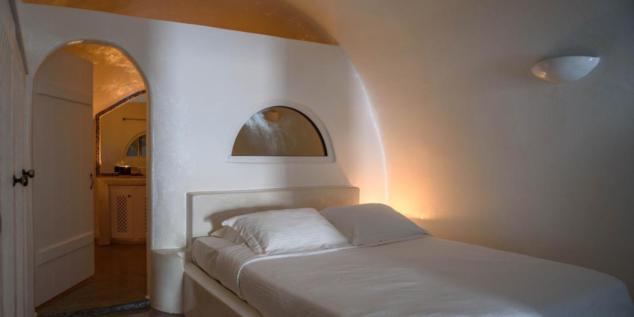 Revelis & Canava Fira (Santorini)