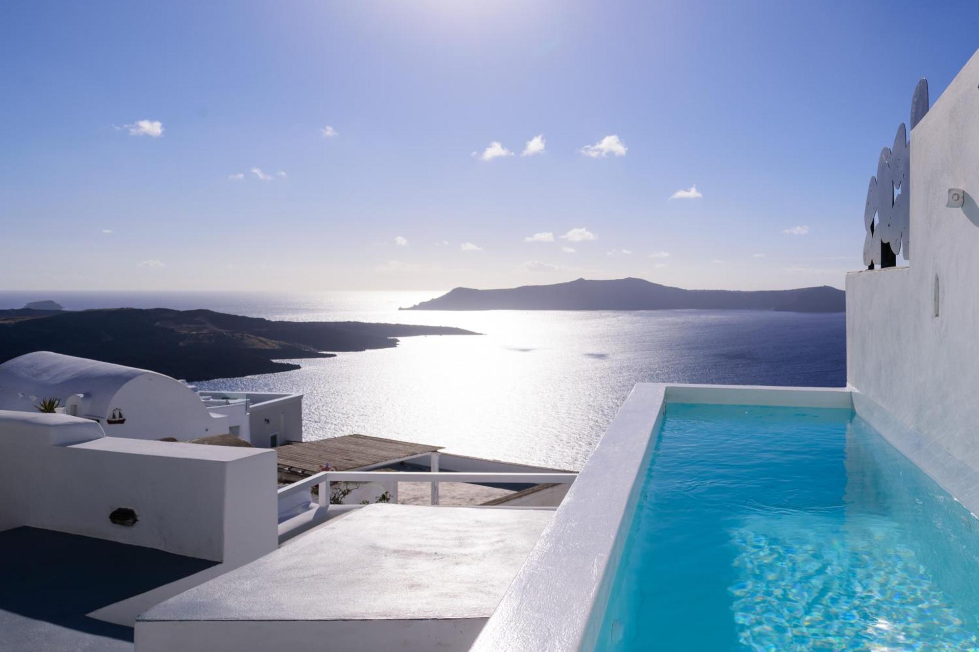 Villa Revelis & Canava Fira (Santorini)