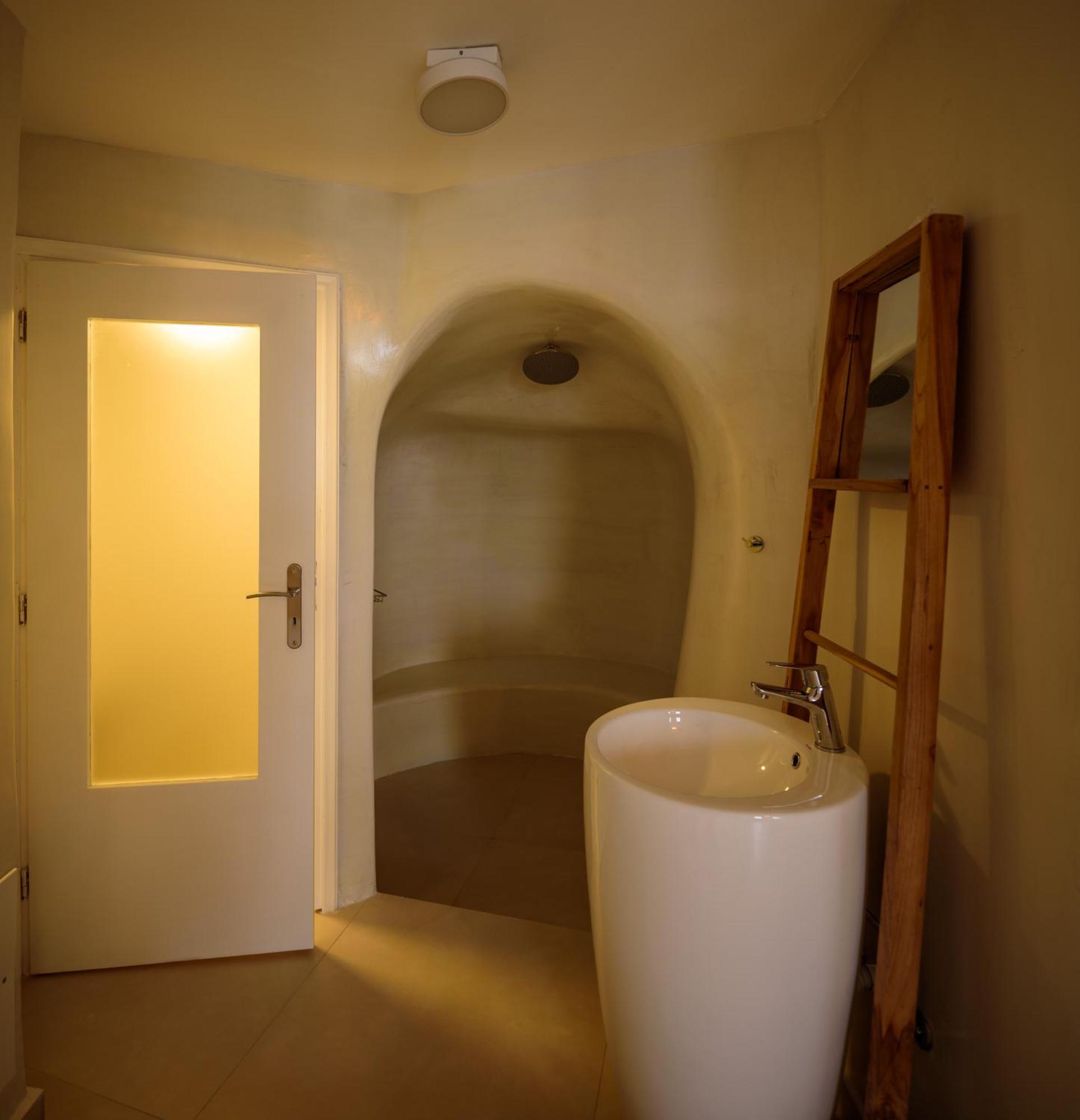 Revelis & Canava * Fira (Santorini)